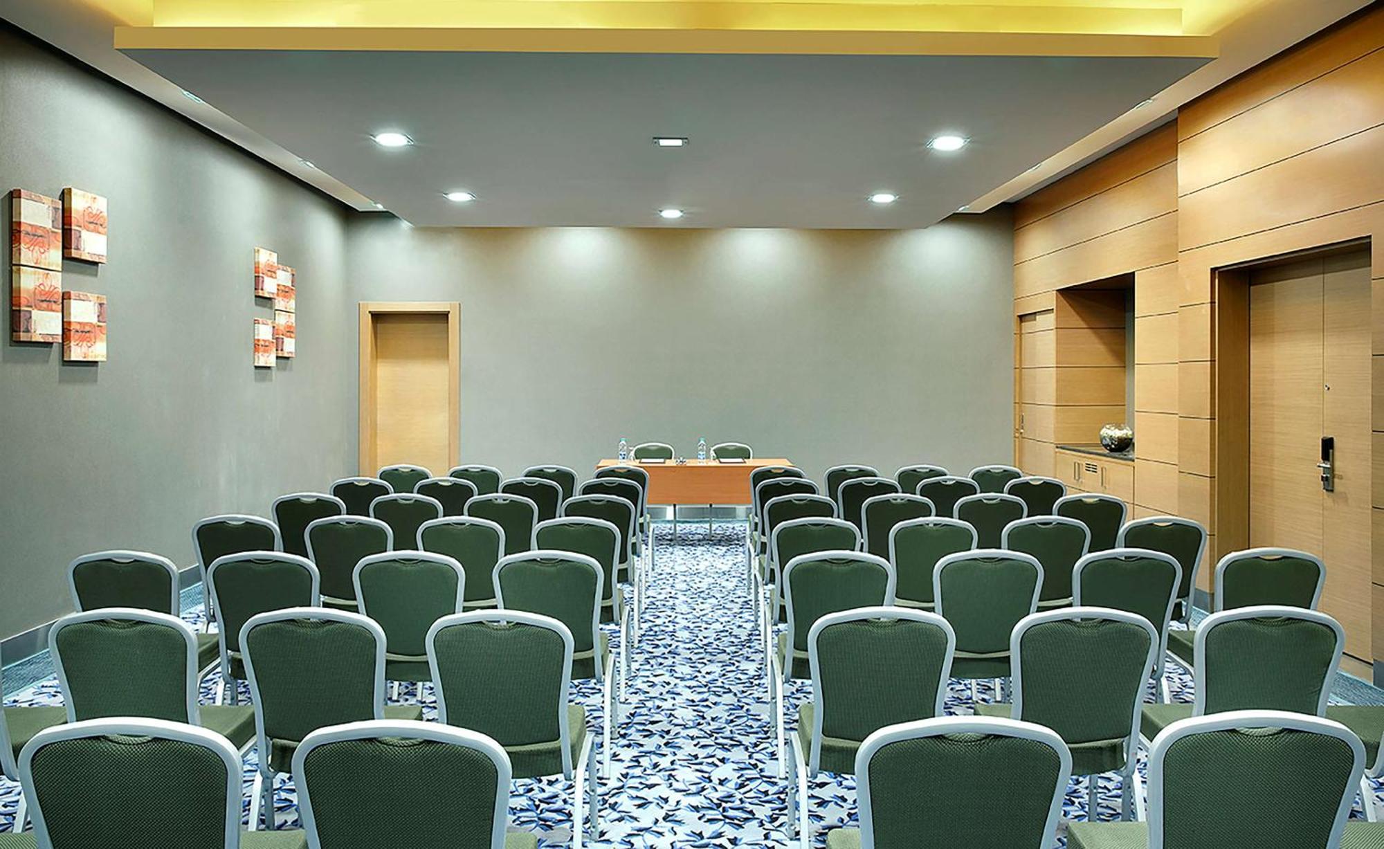 Hilton Garden Inn Tabuk Exteriör bild