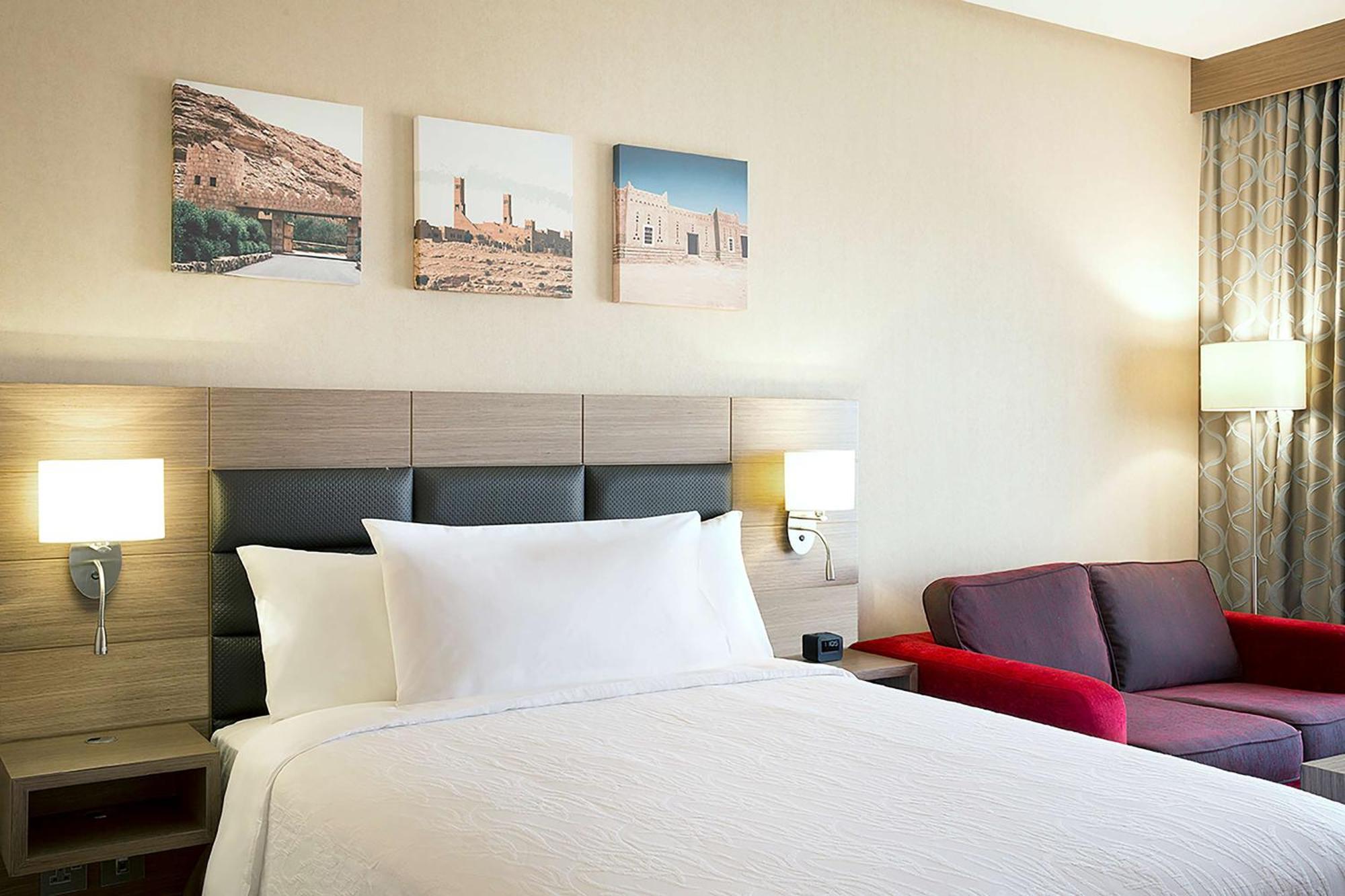 Hilton Garden Inn Tabuk Exteriör bild
