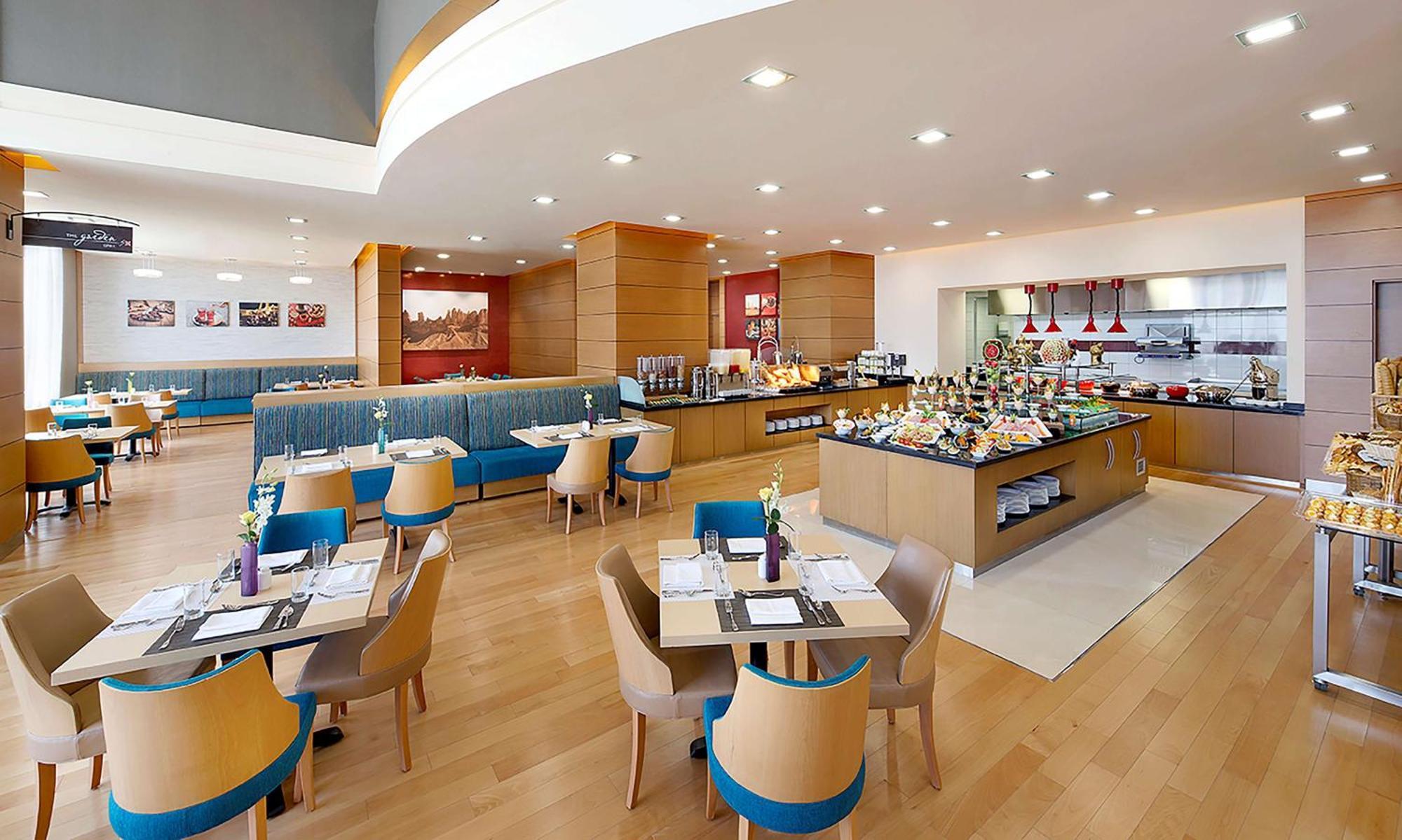 Hilton Garden Inn Tabuk Exteriör bild