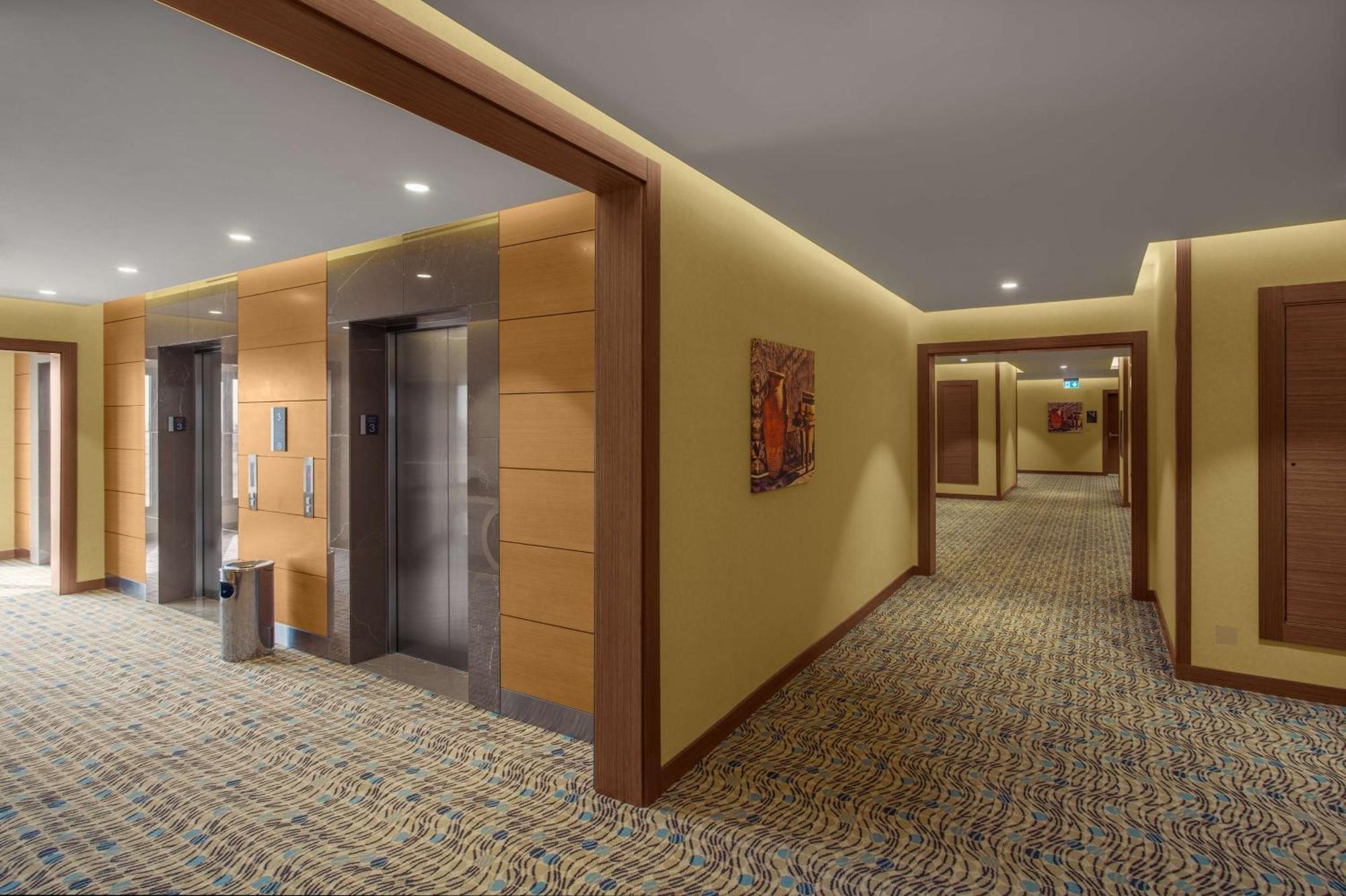 Hilton Garden Inn Tabuk Exteriör bild