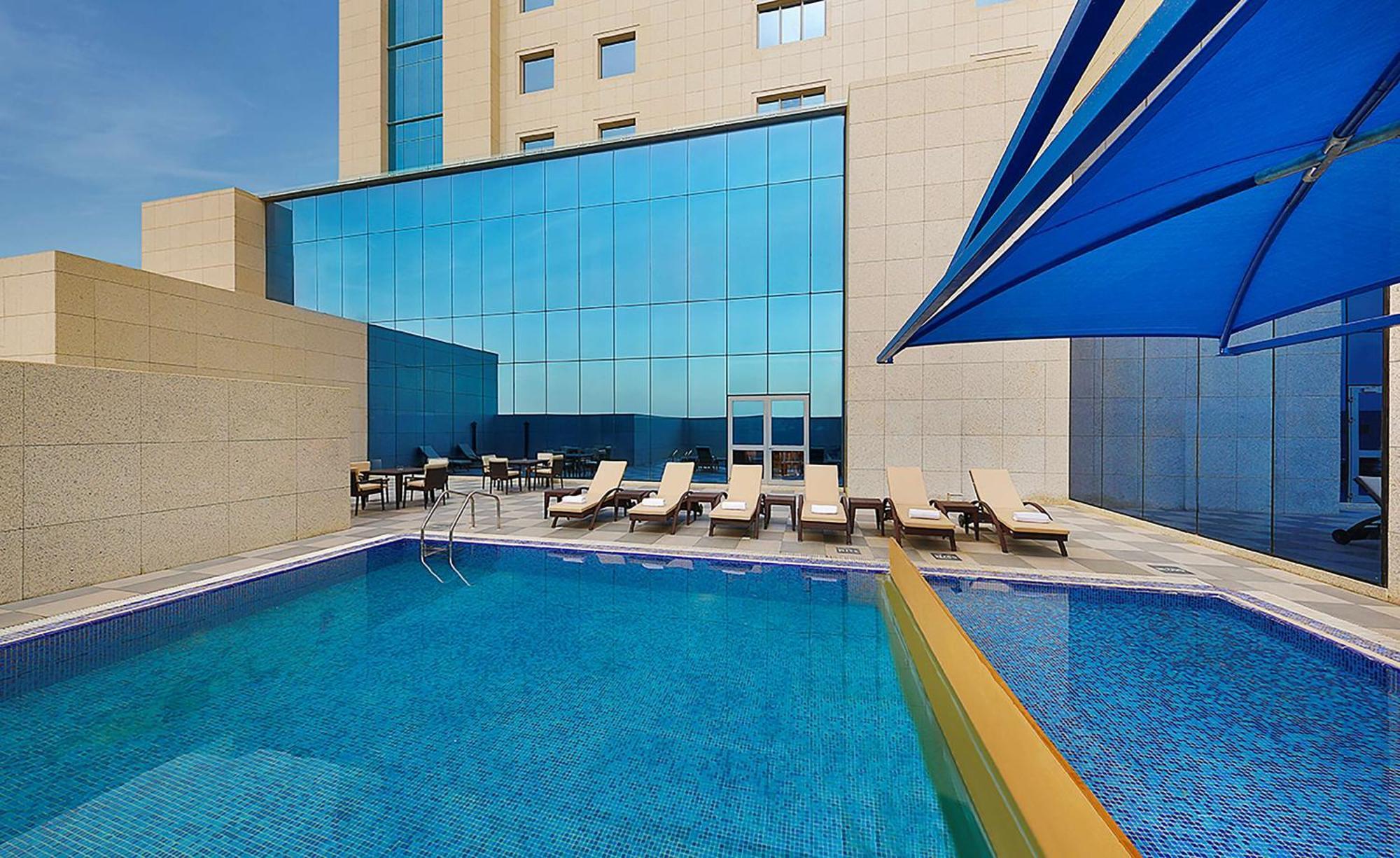 Hilton Garden Inn Tabuk Exteriör bild