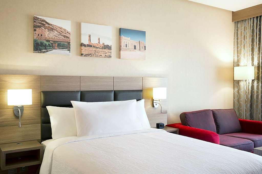 Hilton Garden Inn Tabuk Rum bild