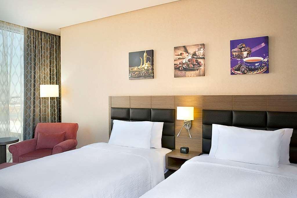 Hilton Garden Inn Tabuk Rum bild