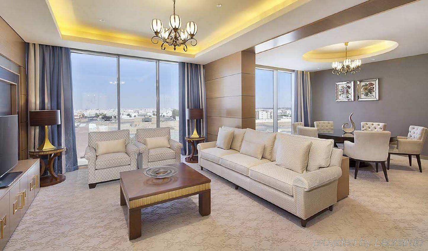 Hilton Garden Inn Tabuk Exteriör bild